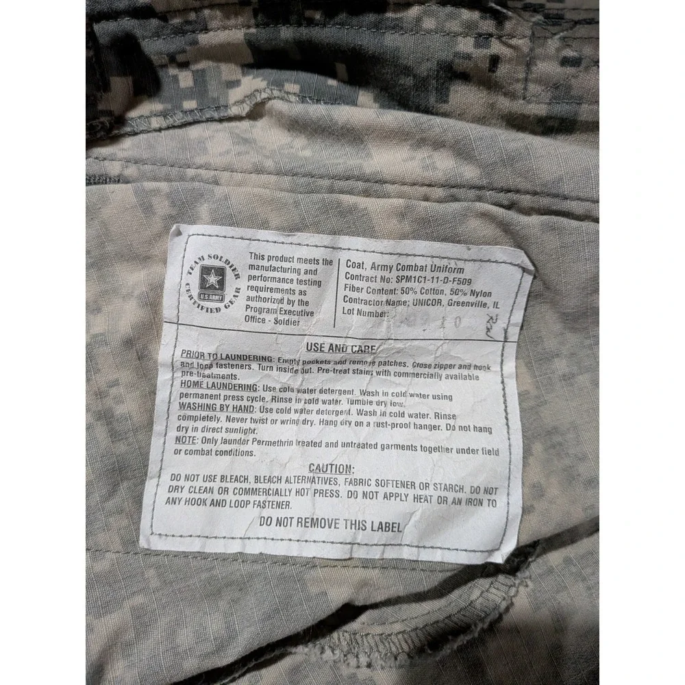 US Army ACU Jacket Mens Small Reg UCP Digital Camo‎ Ripstop Combat Coat Uniform